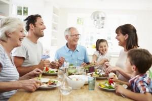 gemeinsam-essen-familie-300x200.jpg