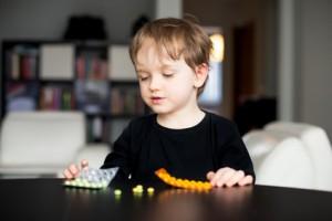 kinder-gefahr-medikamente-300x200.jpg
