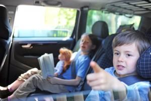 lange-autofahrten-mit-kind-300x200.jpg