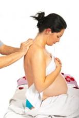 massage-rueckenschmerzen-schwangerschaft-201x300.jpg