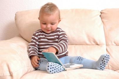 Kind Sofa Buch lesen panthermedia Nicole Effinger