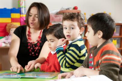 Kindergarten Jungen Erzieherin